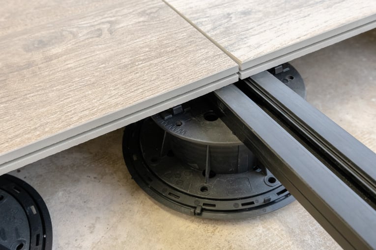 Zerodeck with Pedestal email size